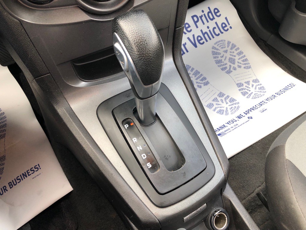 2015 Ford Fiesta Image 24