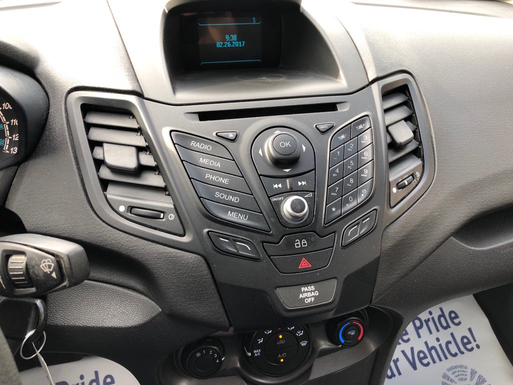 2015 Ford Fiesta Image 25