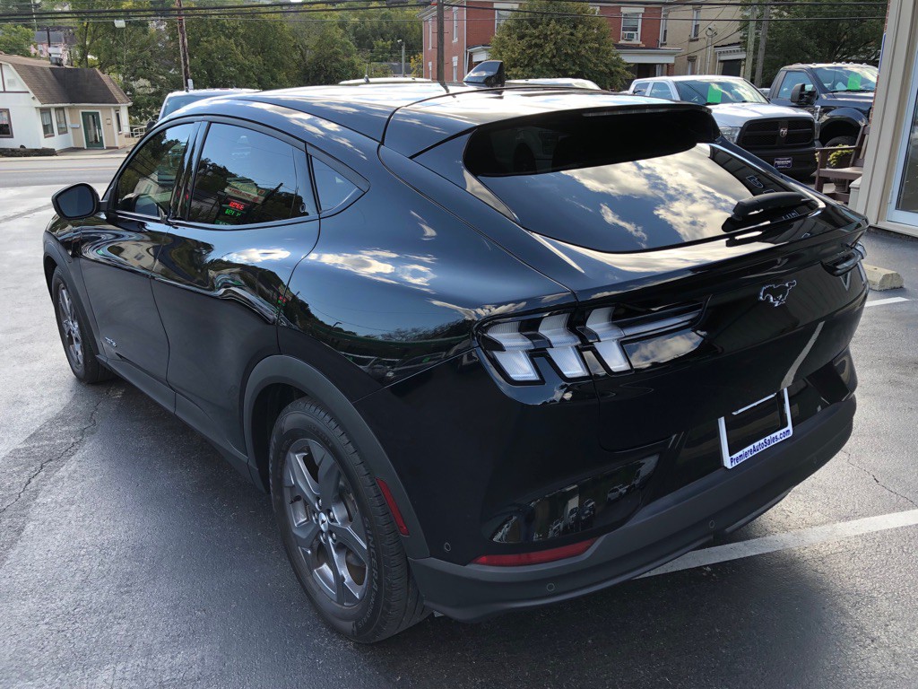 2021 Ford Mustang Image 3