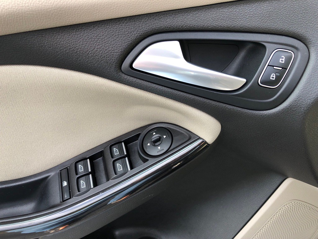 2016 Ford Focus Image 17