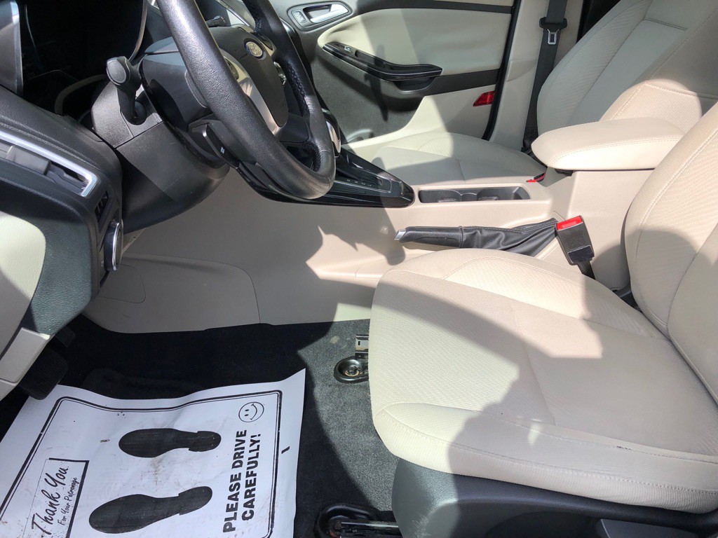 2016 Ford Focus Image 18