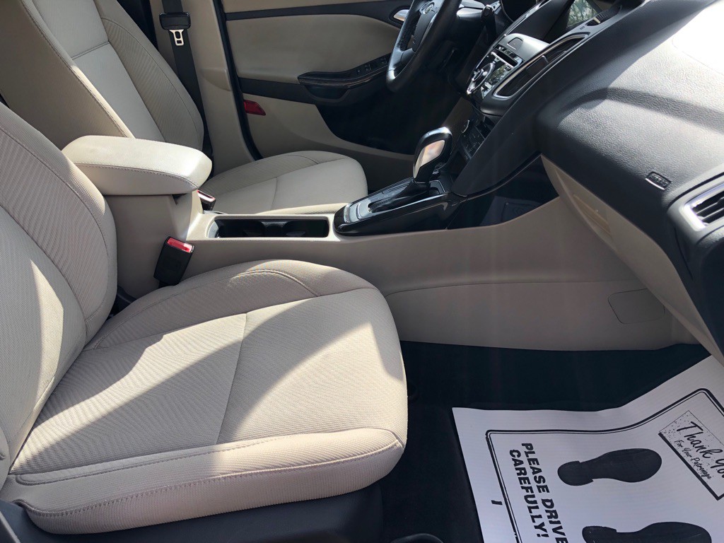 2016 Ford Focus Image 25