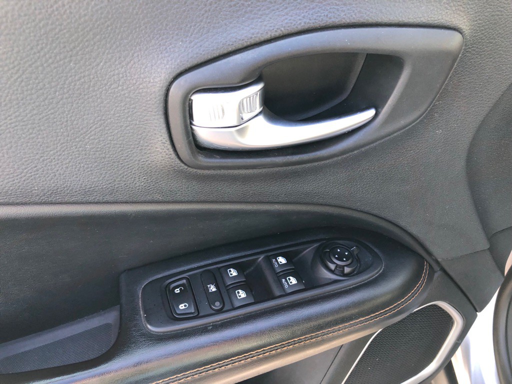 2017 Jeep Compass Image 16
