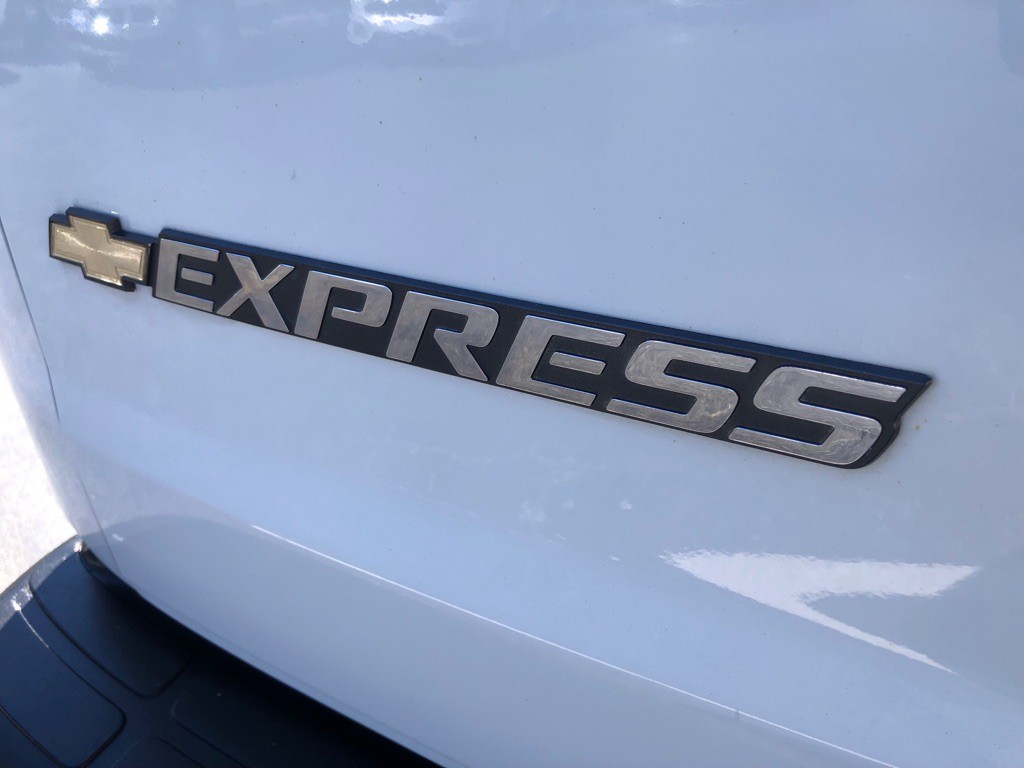 2021 Chevrolet Express Image 15