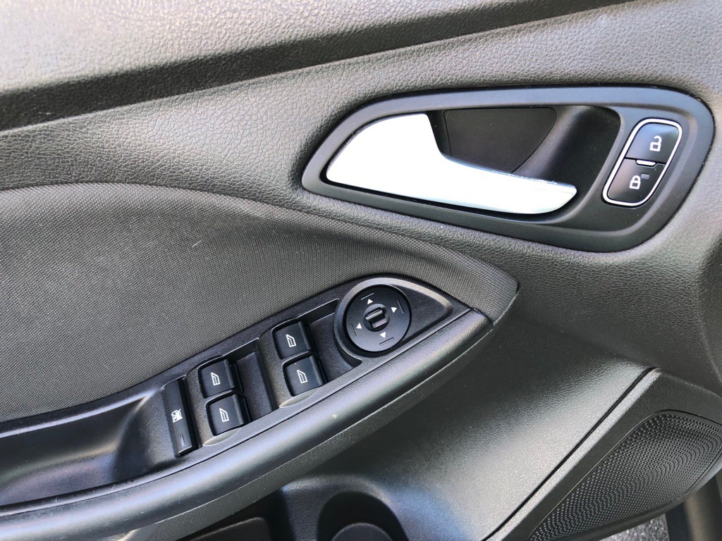 2016 Ford Focus Image 17