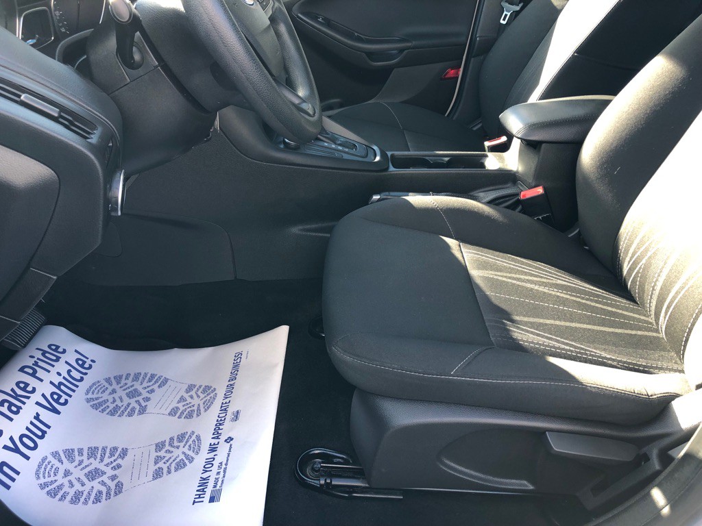 2016 Ford Focus Image 18