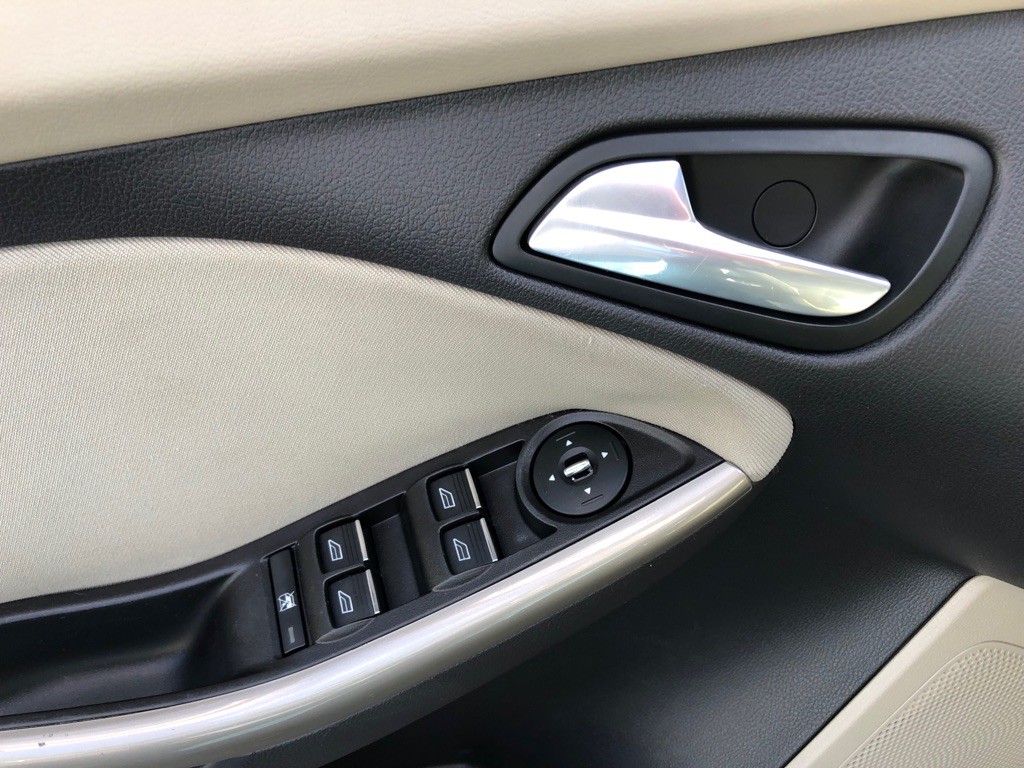 2012 Ford Focus Image 17