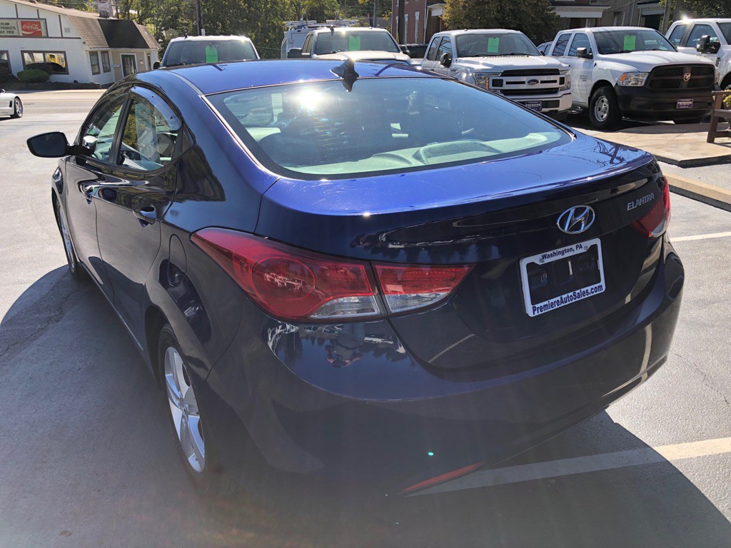 2011 Hyundai Elantra Image 3