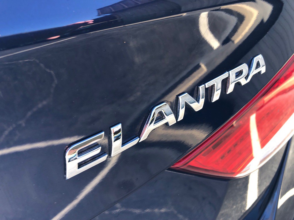 2011 Hyundai Elantra Image 15