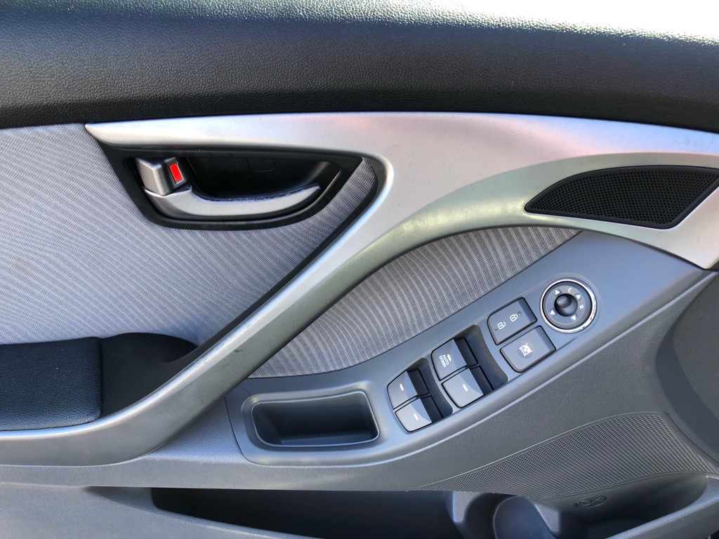 2011 Hyundai Elantra Image 16