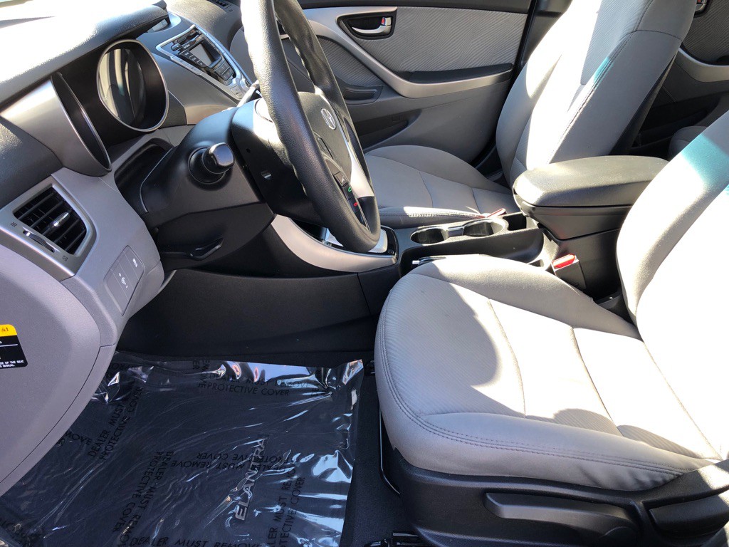 2011 Hyundai Elantra Image 17