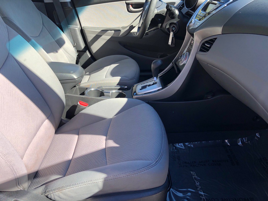 2011 Hyundai Elantra Image 22