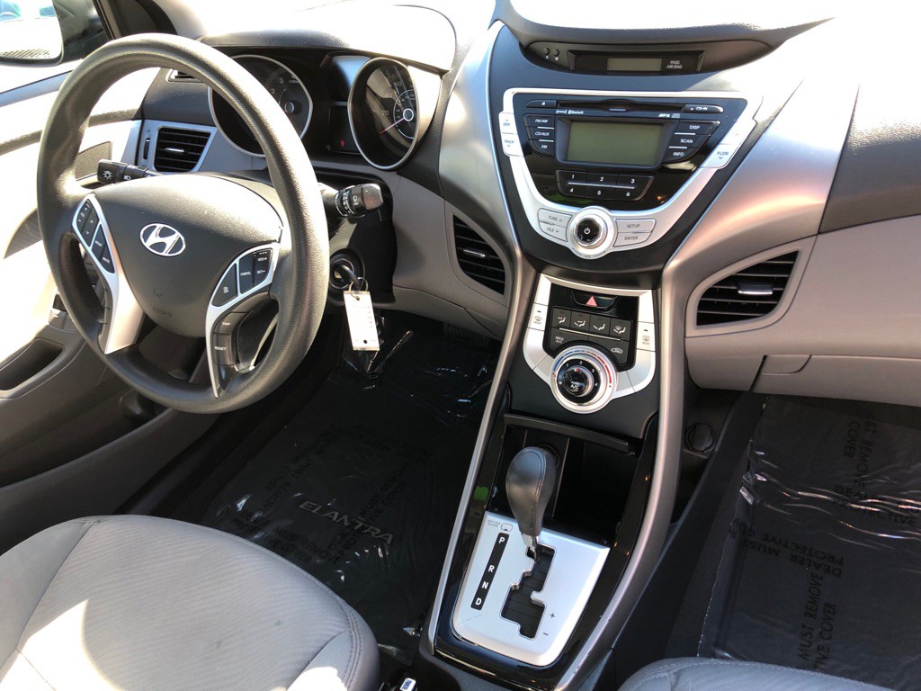 2011 Hyundai Elantra Image 23