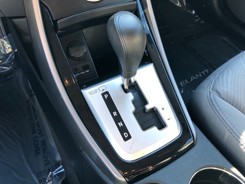 2011 Hyundai Elantra Image 24
