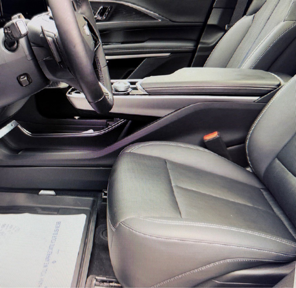 2024 Cadillac Lyriq Image 3