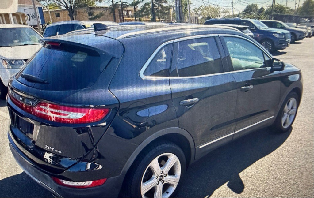 2017 Lincoln MKC Image 2