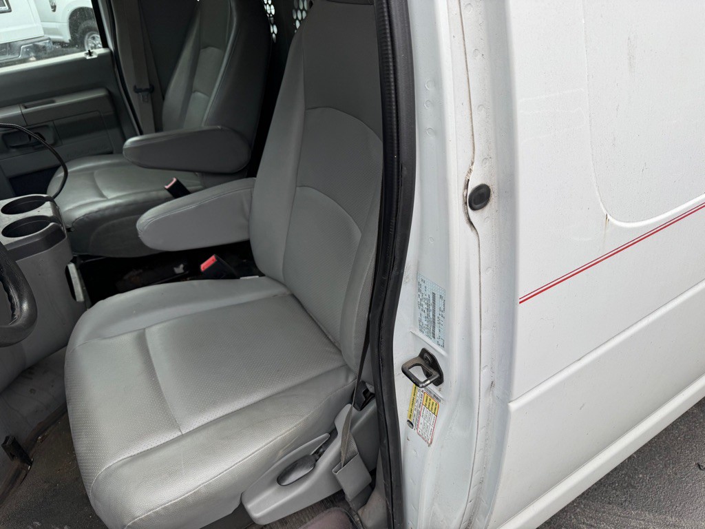 2010 Ford Econoline Image 4