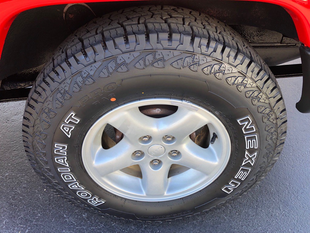 2000 Jeep Cherokee Image 11