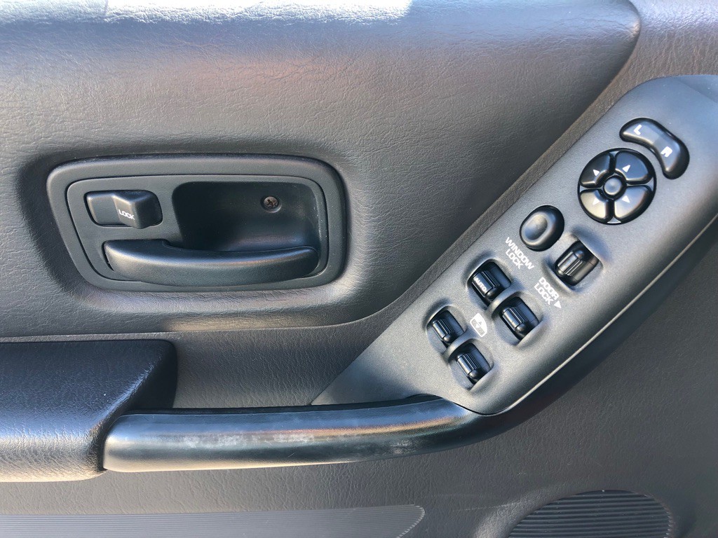 2000 Jeep Cherokee Image 24