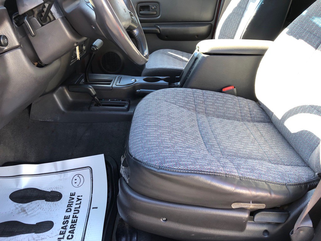 2000 Jeep Cherokee Image 25