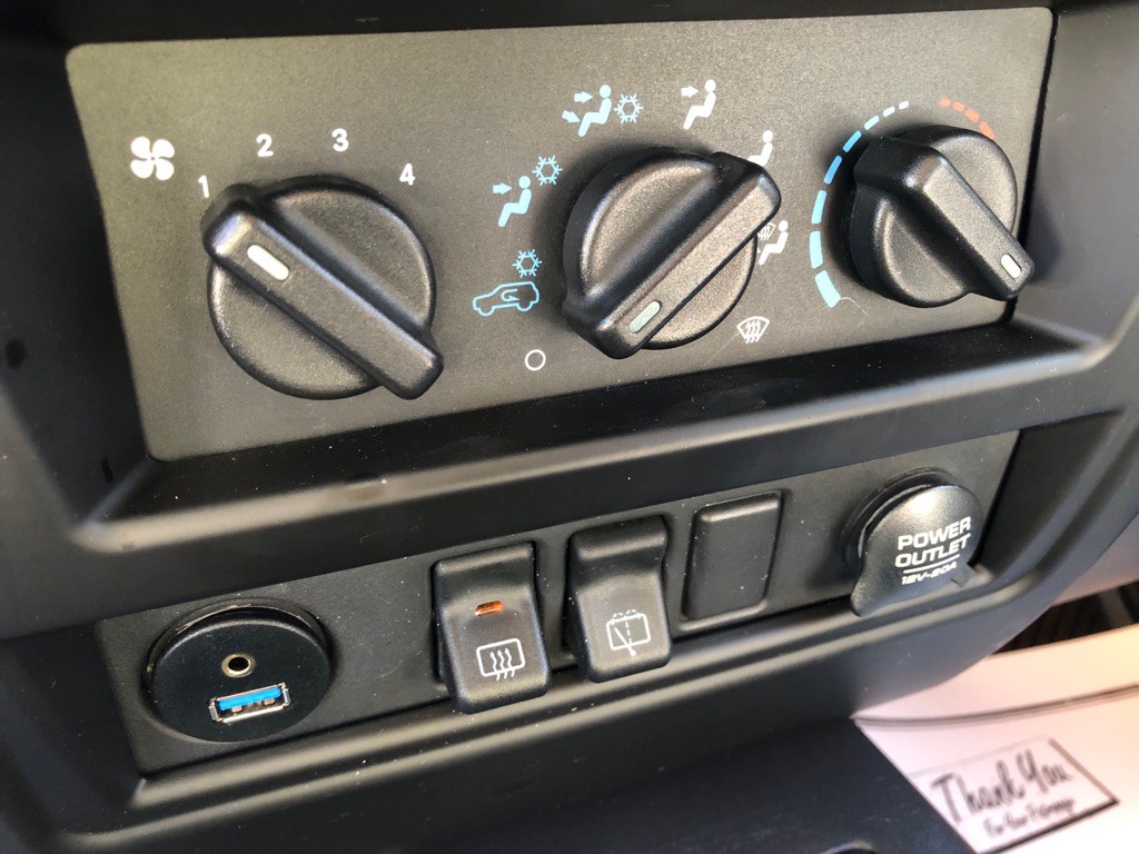 2000 Jeep Cherokee Image 37