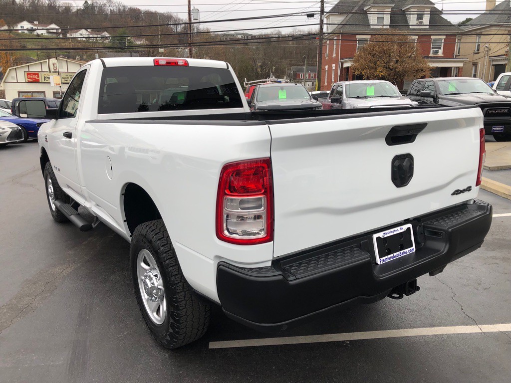 2022 RAM 3500 Image 3