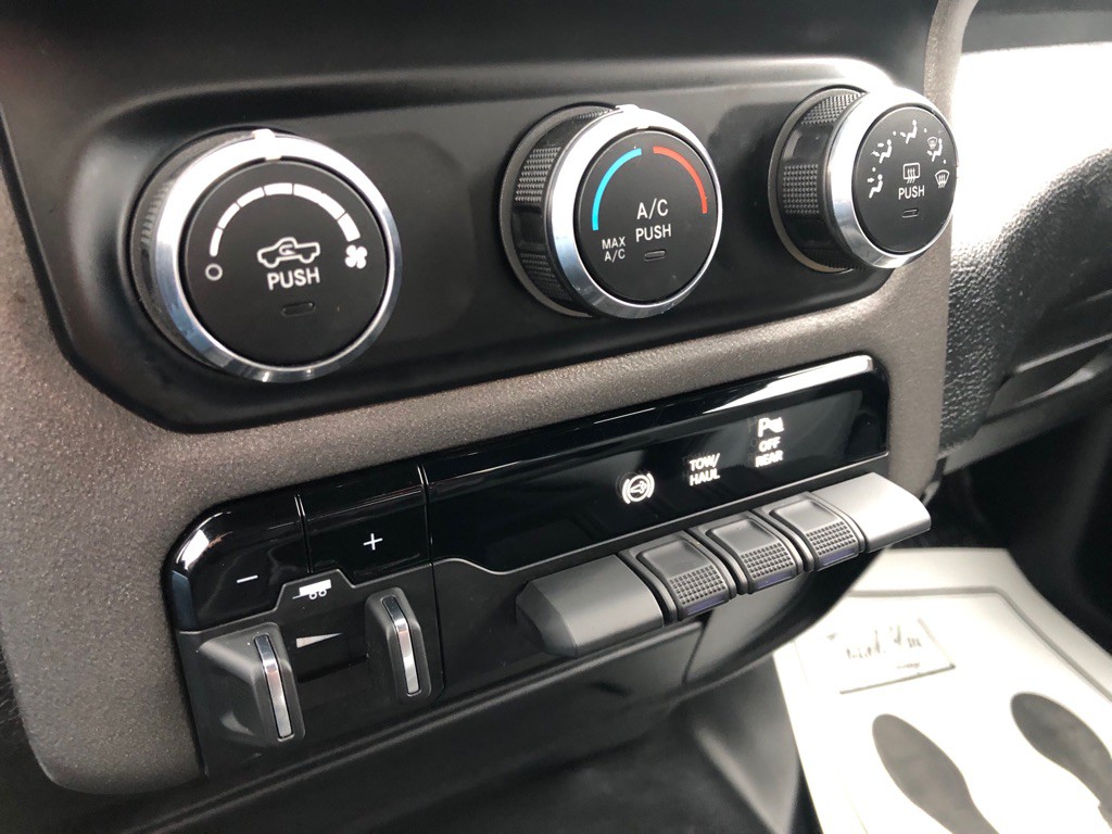 2022 RAM 3500 Image 28