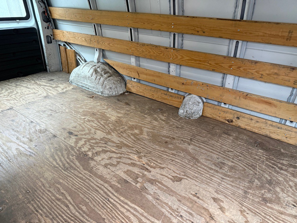 2015 GMC Savana Image 3