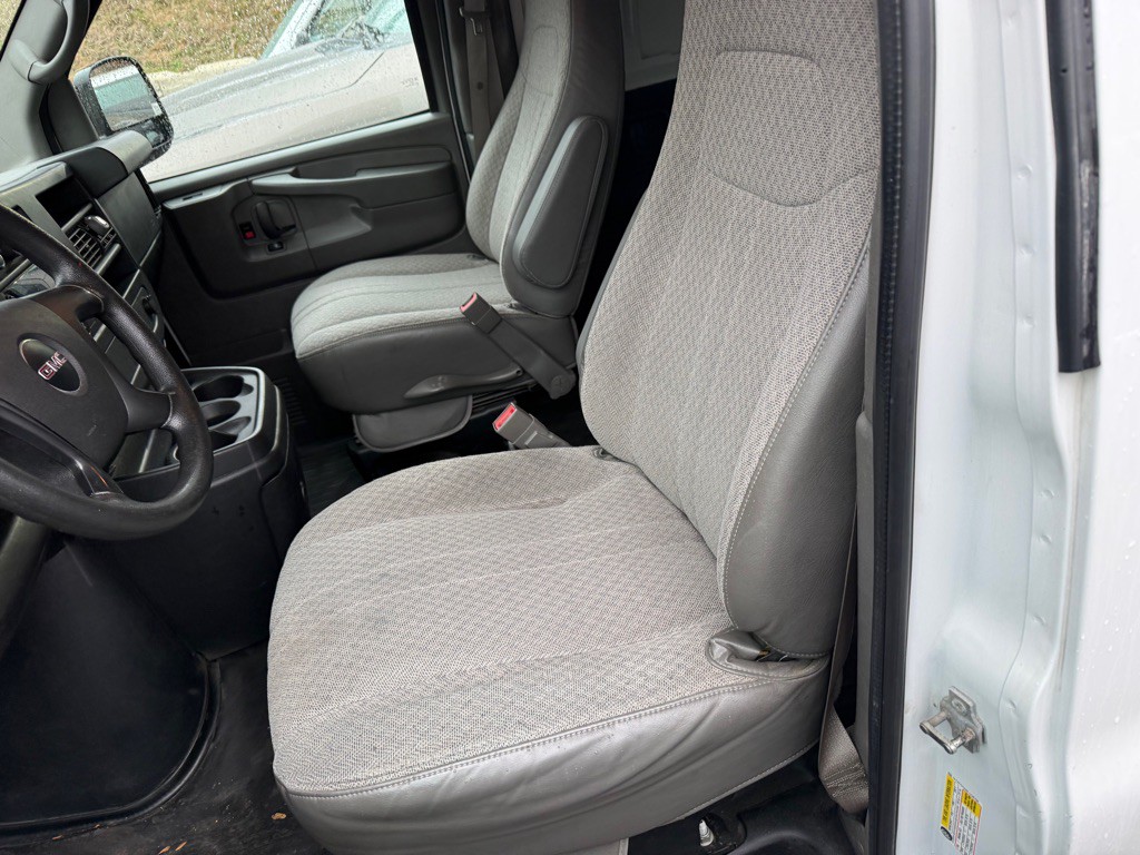 2015 GMC Savana Image 5