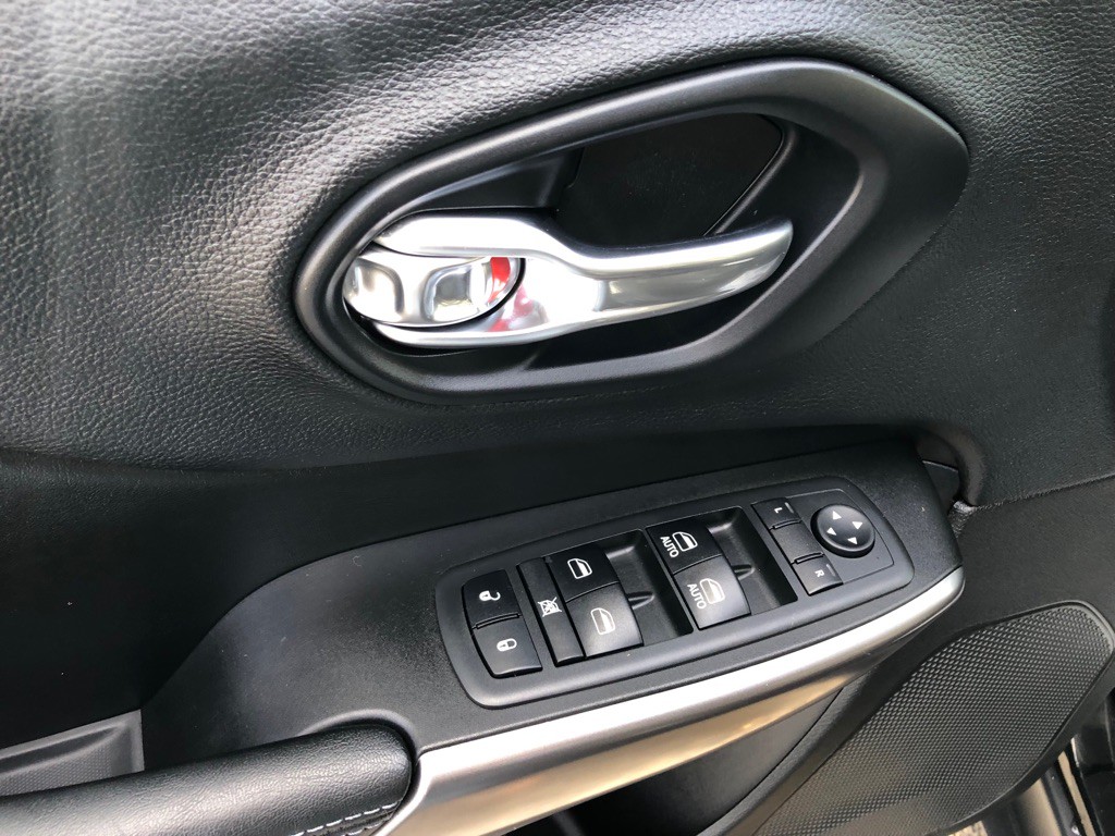 2019 Jeep Cherokee Image 17