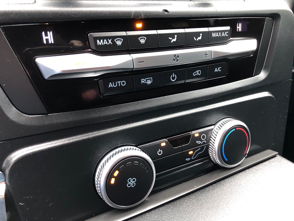 2020 Ford Explorer Image 25