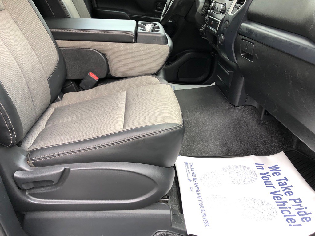 2018 Nissan Titan Image 22