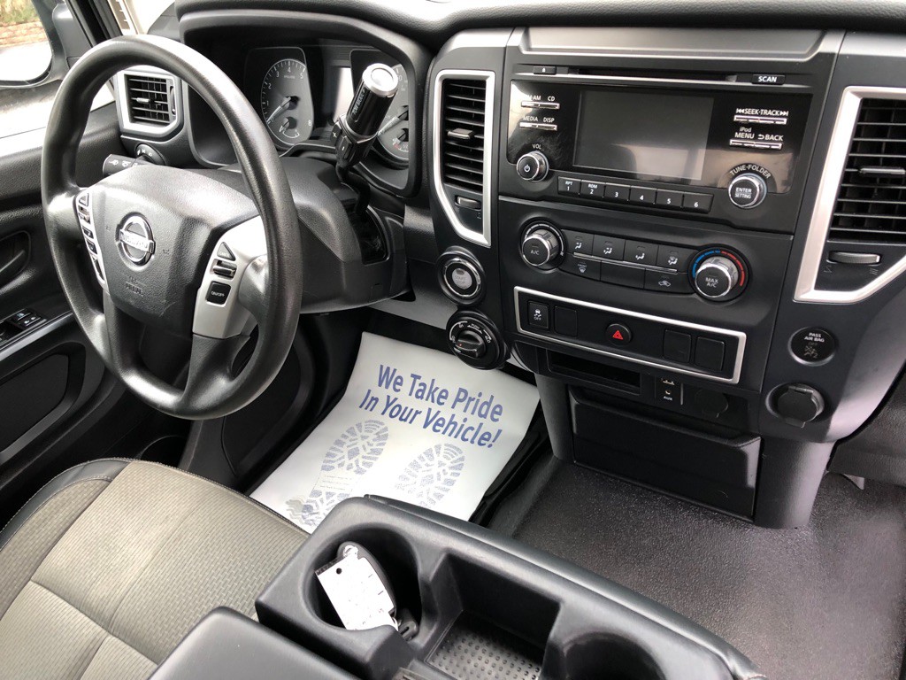 2018 Nissan Titan Image 23