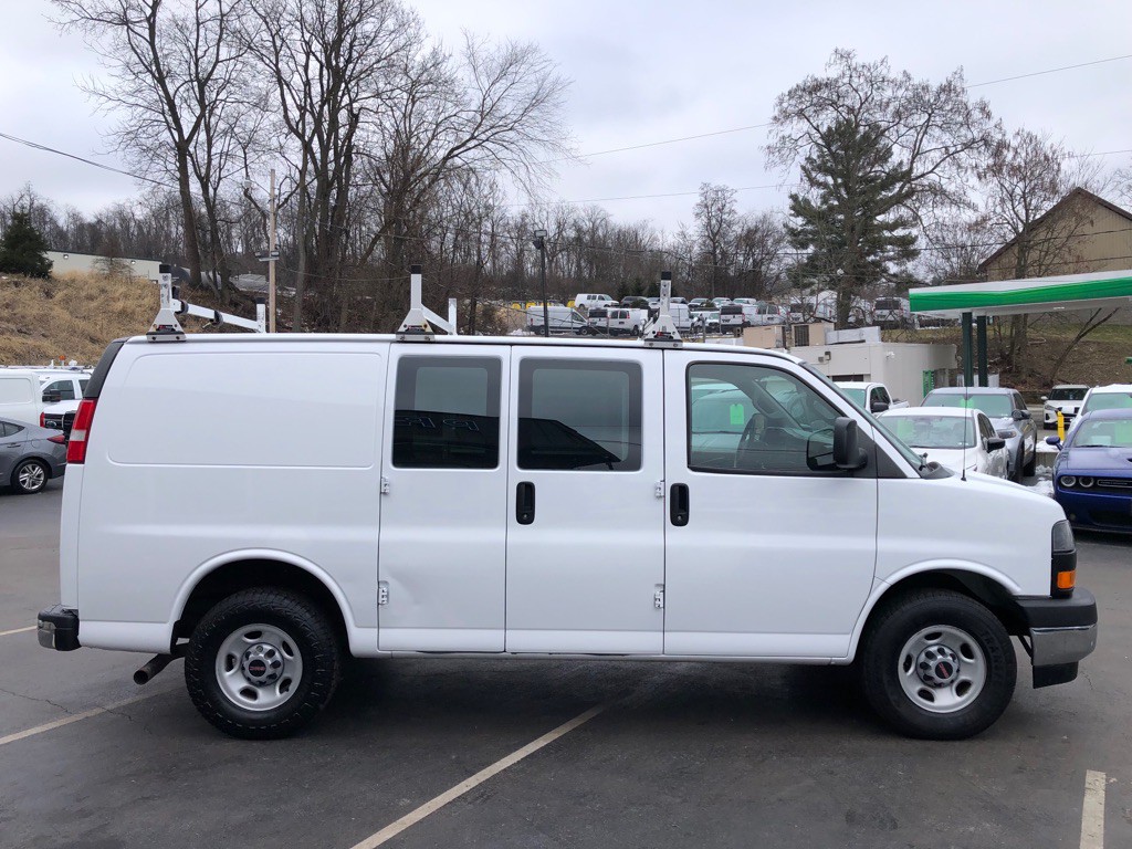 2017 GMC Savana Image 6