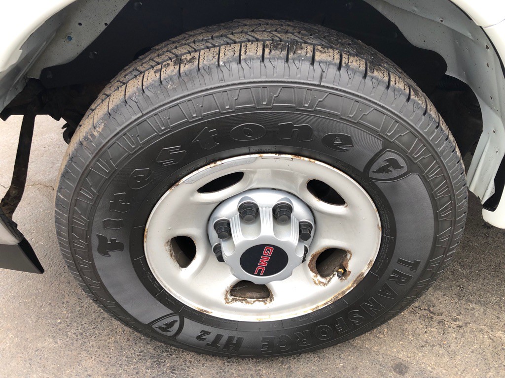 2017 GMC Savana Image 10