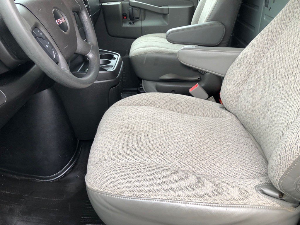 2017 GMC Savana Image 18