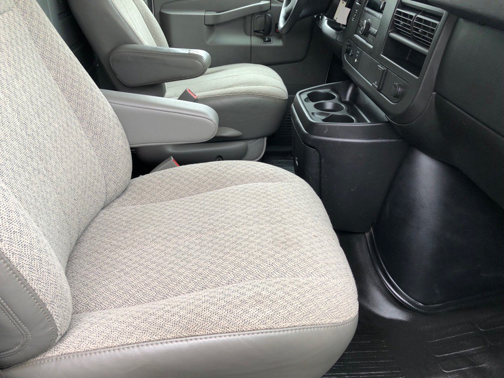 2017 GMC Savana Image 24