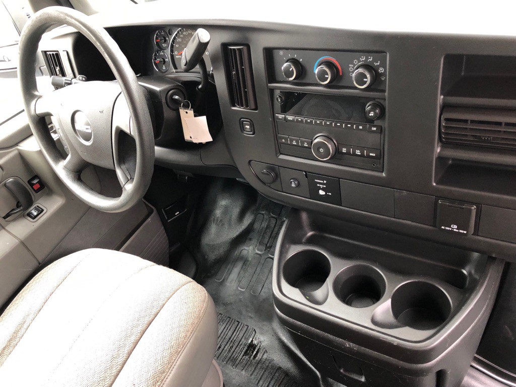 2017 GMC Savana Image 25