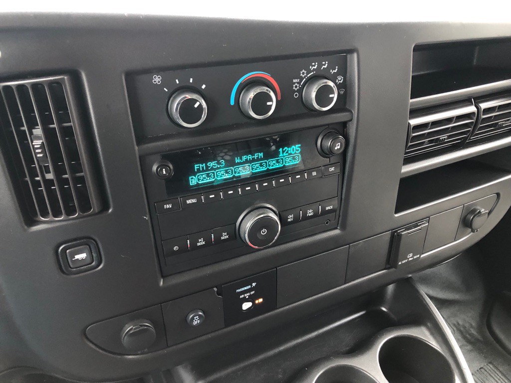 2017 GMC Savana Image 27