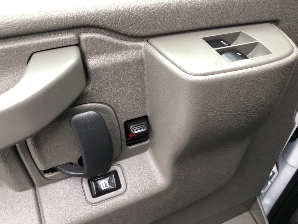 2016 GMC Savana Image 17