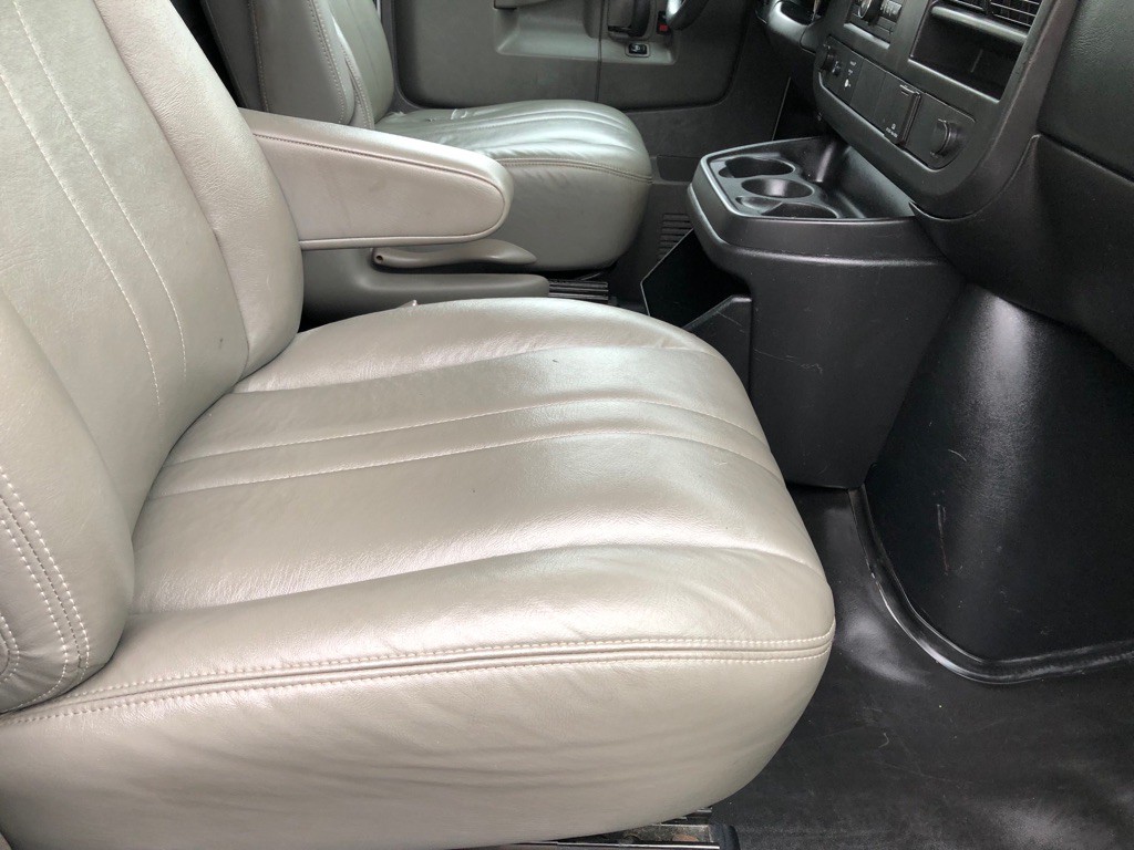 2016 GMC Savana Image 24