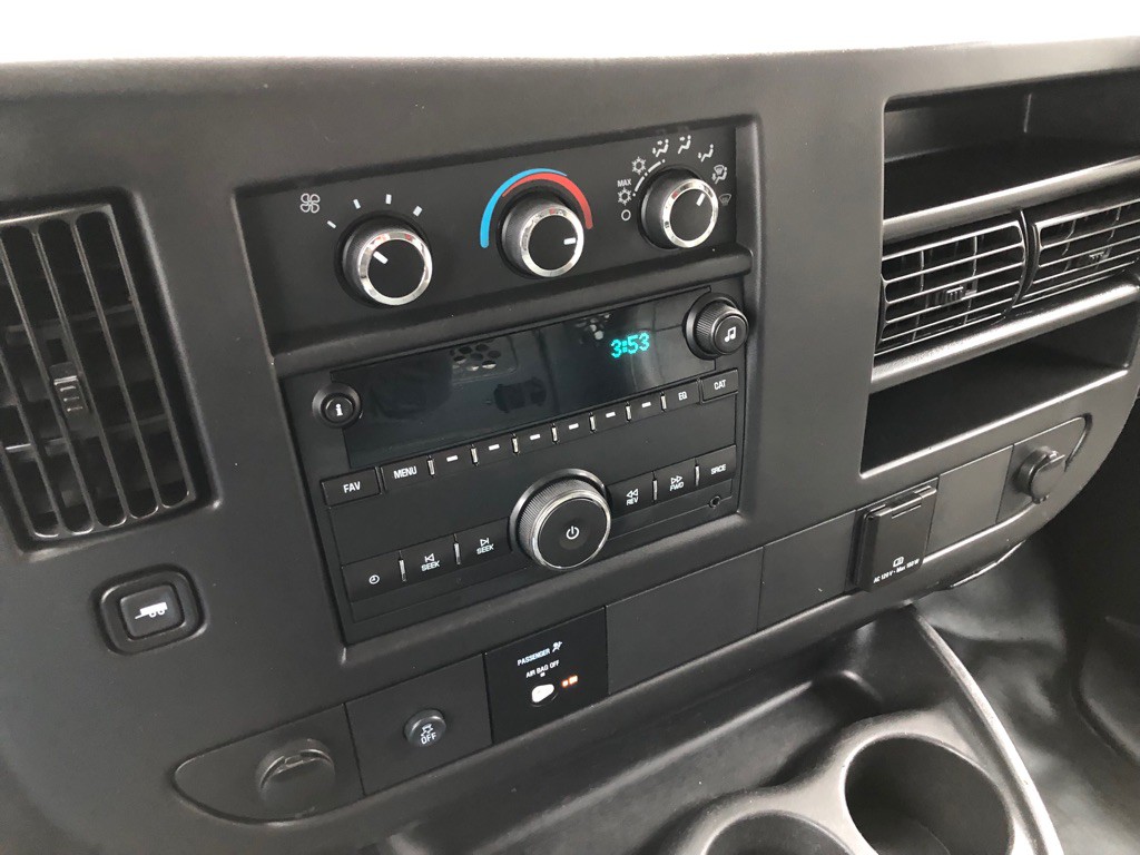 2016 GMC Savana Image 27