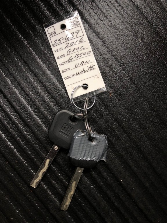 2016 GMC Savana Image 33