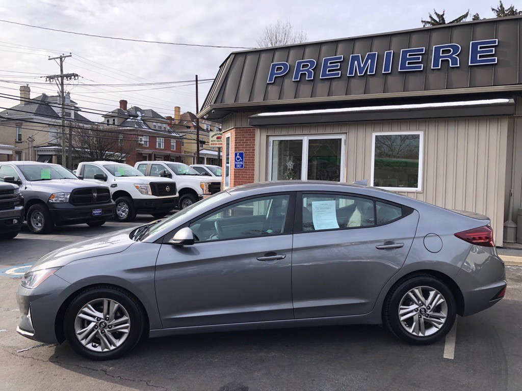 2019 Hyundai Elantra Image 2