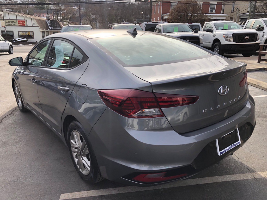 2019 Hyundai Elantra Image 3