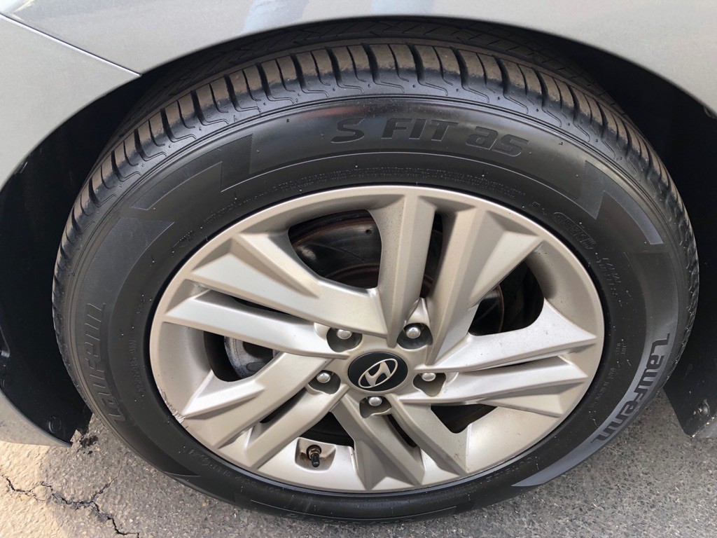 2019 Hyundai Elantra Image 10