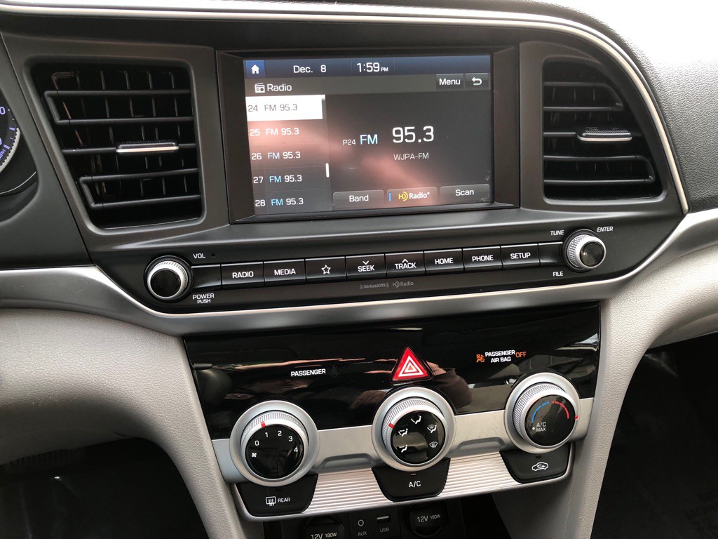 2019 Hyundai Elantra Image 24