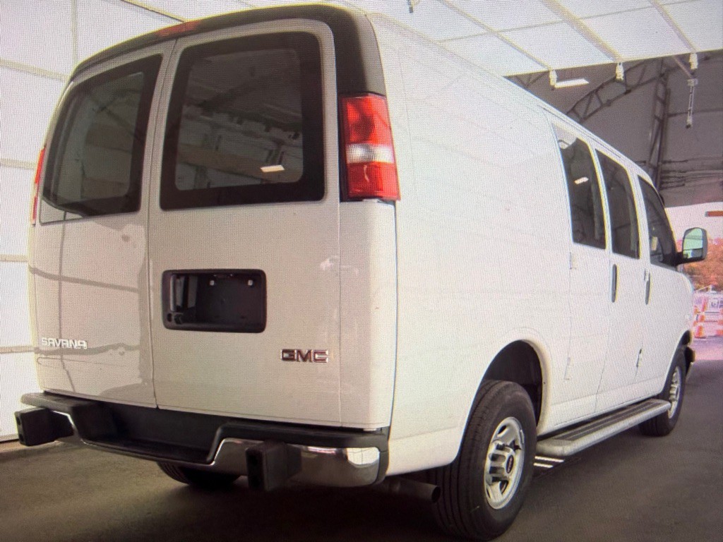 2024 GMC Savana Image 2