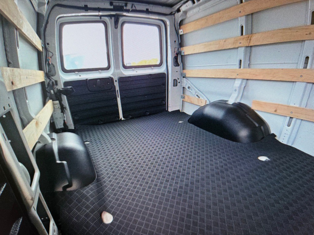 2024 GMC Savana Image 3