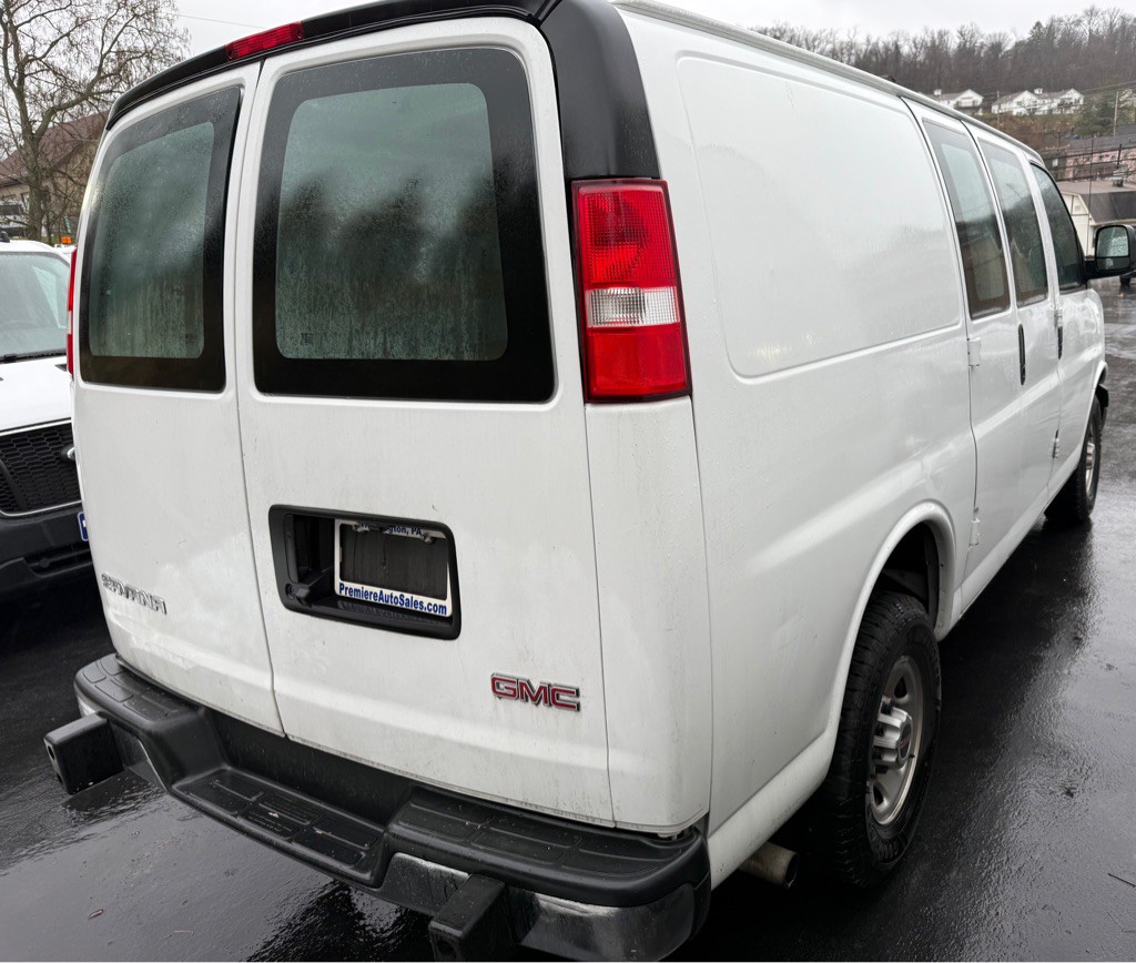 2021 GMC Savana Image 2